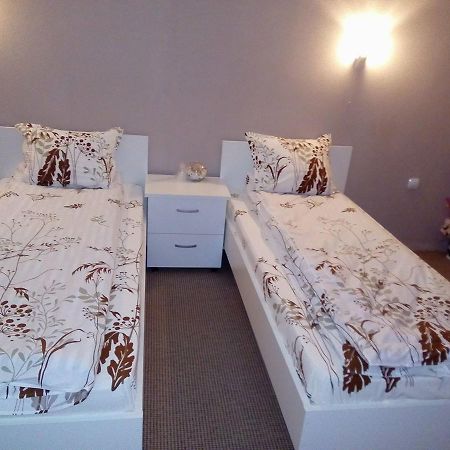 Bed and Breakfast Kafana "Kaj Zoki" Probistip Экстерьер фото